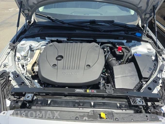 2025 Volvo S60 B5 Core Dark – miniatura 15