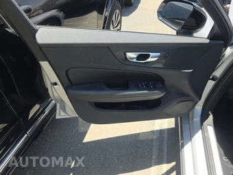 2025 Volvo S60 B5 Core Dark – miniatura 9