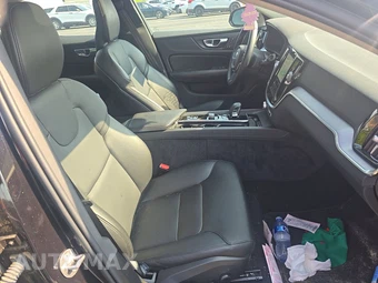 2025 Volvo S60 B5 Core Dark – miniatura 8