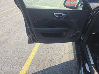 2025 Volvo S60 B5 Core Dark – miniatura 9