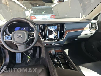 2025 Volvo S60 B5 Plus Dark – miniatura 11