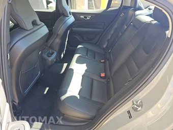 2025 Volvo S60 B5 Plus Dark – miniatura 13