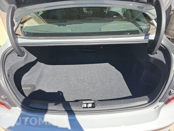 2025 Volvo S60 B5 Plus Dark – miniatura 17
