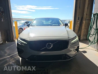 2025 Volvo S60 B5 Plus Dark – miniatura 2