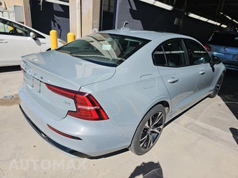 2025 Volvo S60 B5 Plus Dark – miniatura 4
