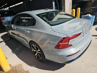 2025 Volvo S60 B5 Plus Dark – miniatura 6