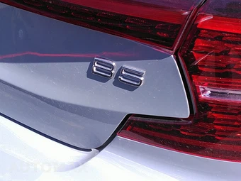 2025 Volvo S60 B5 Plus Dark - miniatura 23