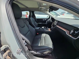 2025 Volvo S60 B5 Plus Dark - miniatura 8