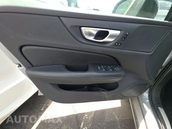 2025 Volvo S60 B5 Plus Dark - miniatura 9
