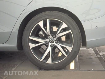 2025 Volvo S60 B5 Plus Dark – miniatura 12