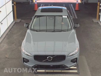 2025 Volvo S60 B5 Plus Dark – miniatura 2