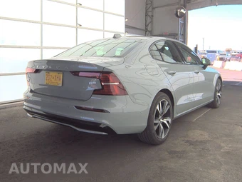 2025 Volvo S60 B5 Plus Dark – miniatura 5