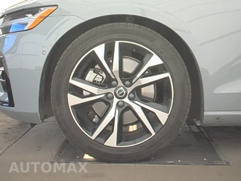 2025 Volvo S60 B5 Plus Dark – miniatura 9