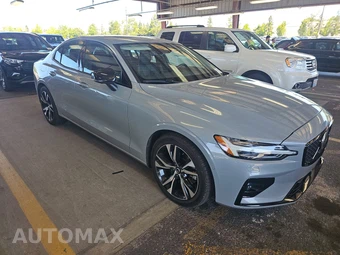 2025 Volvo S60 B5 Plus Dark – miniatura 3