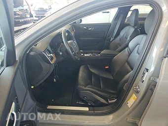 2025 Volvo S60 B5 Plus Dark – miniatura 7