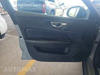 2025 Volvo S60 B5 Plus Dark – miniatura 9