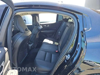 2025 Volvo S60 B5 Plus Dark – miniatura 10