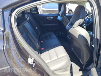 2025 Volvo S60 B5 Plus Dark – miniatura 13