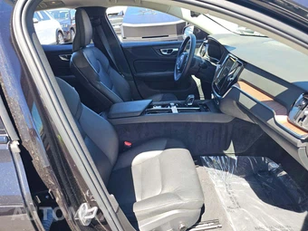 2025 Volvo S60 B5 Plus Dark – miniatura 15