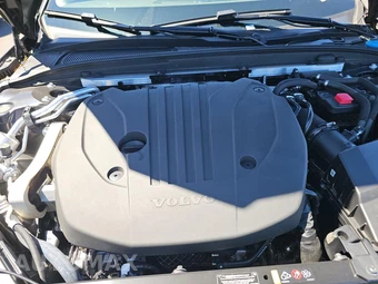 2025 Volvo S60 B5 Plus Dark – miniatura 22