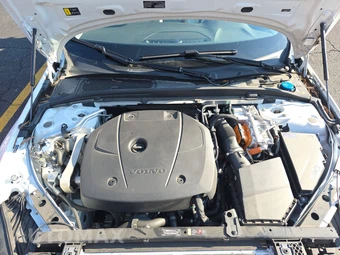 2025 Volvo S60 Plug-In Hybrid T8 Plus - miniatura 15