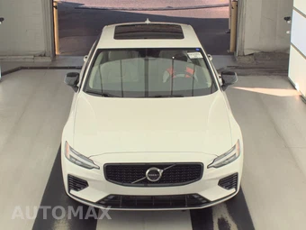 2025 Volvo S60 Plug-In Hybrid T8 Plus - miniatura 2