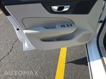 2025 Volvo S60 Plug-In Hybrid T8 Plus - miniatura 9