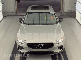 2025 Volvo S60 Plug-In Hybrid T8 Plus - miniatura 2