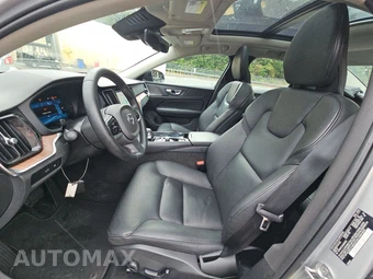 2025 Volvo S60 Plug-In Hybrid T8 Plus - miniatura 7