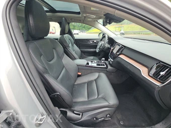 2025 Volvo S60 Plug-In Hybrid T8 Plus - miniatura 8