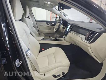 2025 Volvo V60 Cross Country B5 Plus - miniatura 8