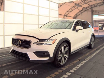 2025 Volvo V60 Cross Country B5 Plus