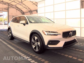 2025 Volvo V60 Cross Country B5 Plus - miniatura 3