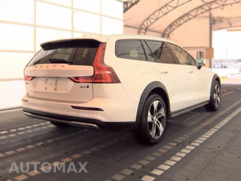 2025 Volvo V60 Cross Country B5 Plus - miniatura 4