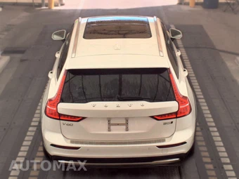2025 Volvo V60 Cross Country B5 Plus - miniatura 5