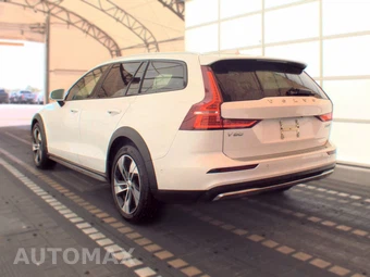 2025 Volvo V60 Cross Country B5 Plus - miniatura 6