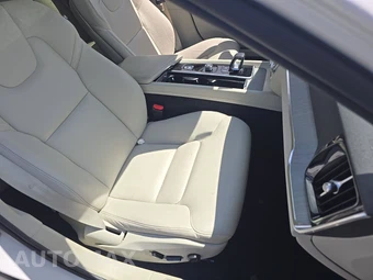 2025 Volvo V60 Cross Country B5 Plus - miniatura 8