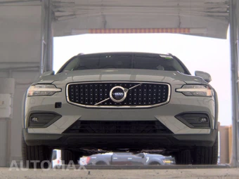 2025 Volvo V60 Cross Country B5 Plus - miniatura 3