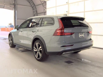 2025 Volvo V60 Cross Country B5 Plus - miniatura 8