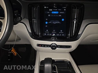 2025 Volvo V60 Cross Country B5 Plus – miniatura 11
