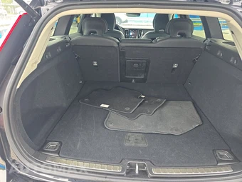 2025 Volvo V60 Cross Country B5 Plus - miniatura 16