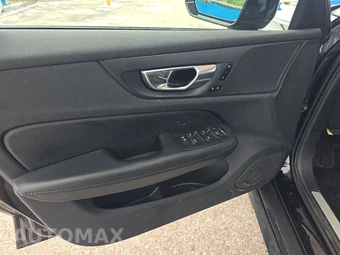 2025 Volvo V60 Cross Country B5 Plus - miniatura 9