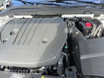 2025 Volvo V60 Cross Country B5 Plus - miniatura 16
