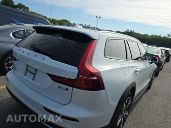 2025 Volvo V60 Cross Country B5 Plus - miniatura 4