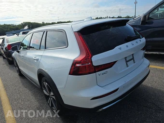 2025 Volvo V60 Cross Country B5 Plus - miniatura 6