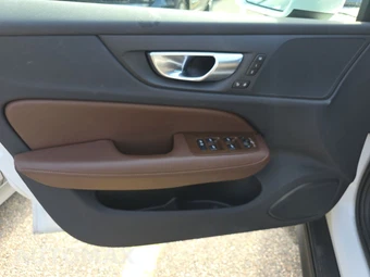 2025 Volvo V60 Cross Country B5 Plus - miniatura 9
