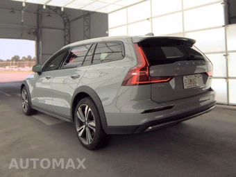 2025 Volvo V60 Cross Country B5 Plus - miniatura 6