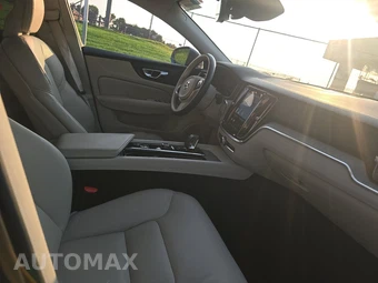 2025 Volvo V60 Cross Country B5 Plus - miniatura 8
