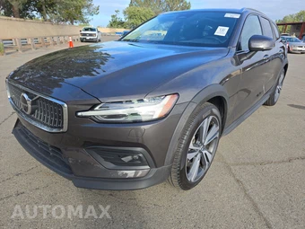 2025 Volvo V60 Cross Country B5 Plus