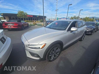 2025 Volvo V60 Cross Country B5 Plus